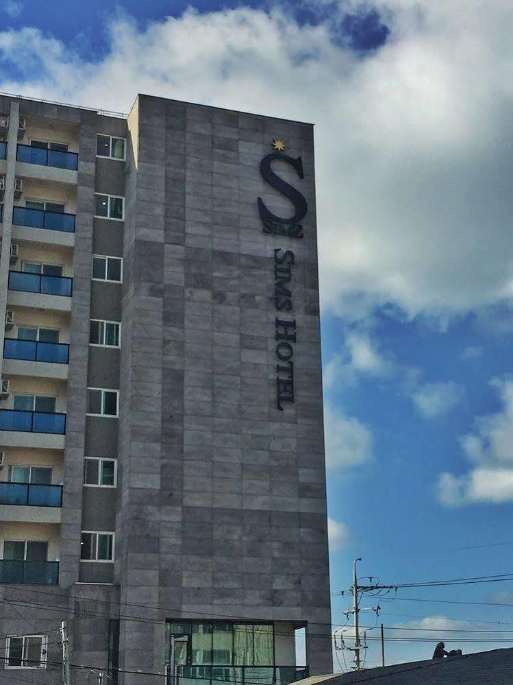 Sims Hotel Jeju Exterior foto